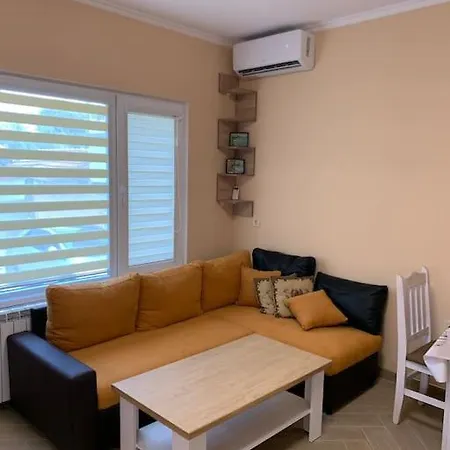 Sea Garden 2 One Bedroom Apartment Burgas